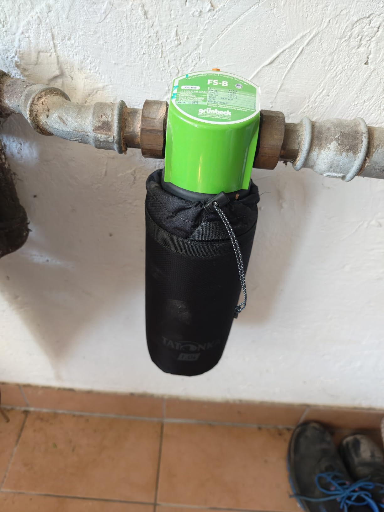 Hält Getränke warm