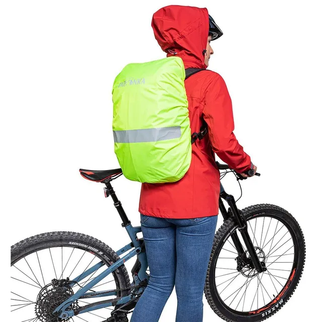 tatonka-raincover-bike-daypack-regenh-lle-20-30-liter-neongelb image 1