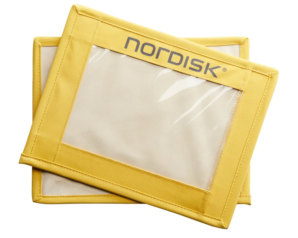 nordisk-name-boards-2-stk-magnetische-namensschilder-mustard-yellow image 1