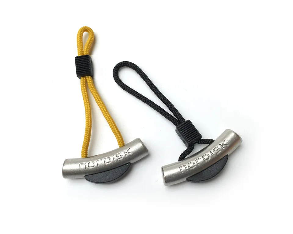 nordisk-zipper-puller-thors-hammer-10-schwarze-5-gelbe-rei-verschluss-anh-nger image 1