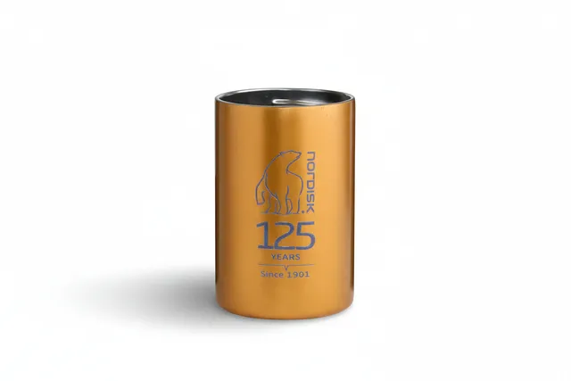 nordisk-125-years-mug-gold-doppelwandige-isolierkanne image 1