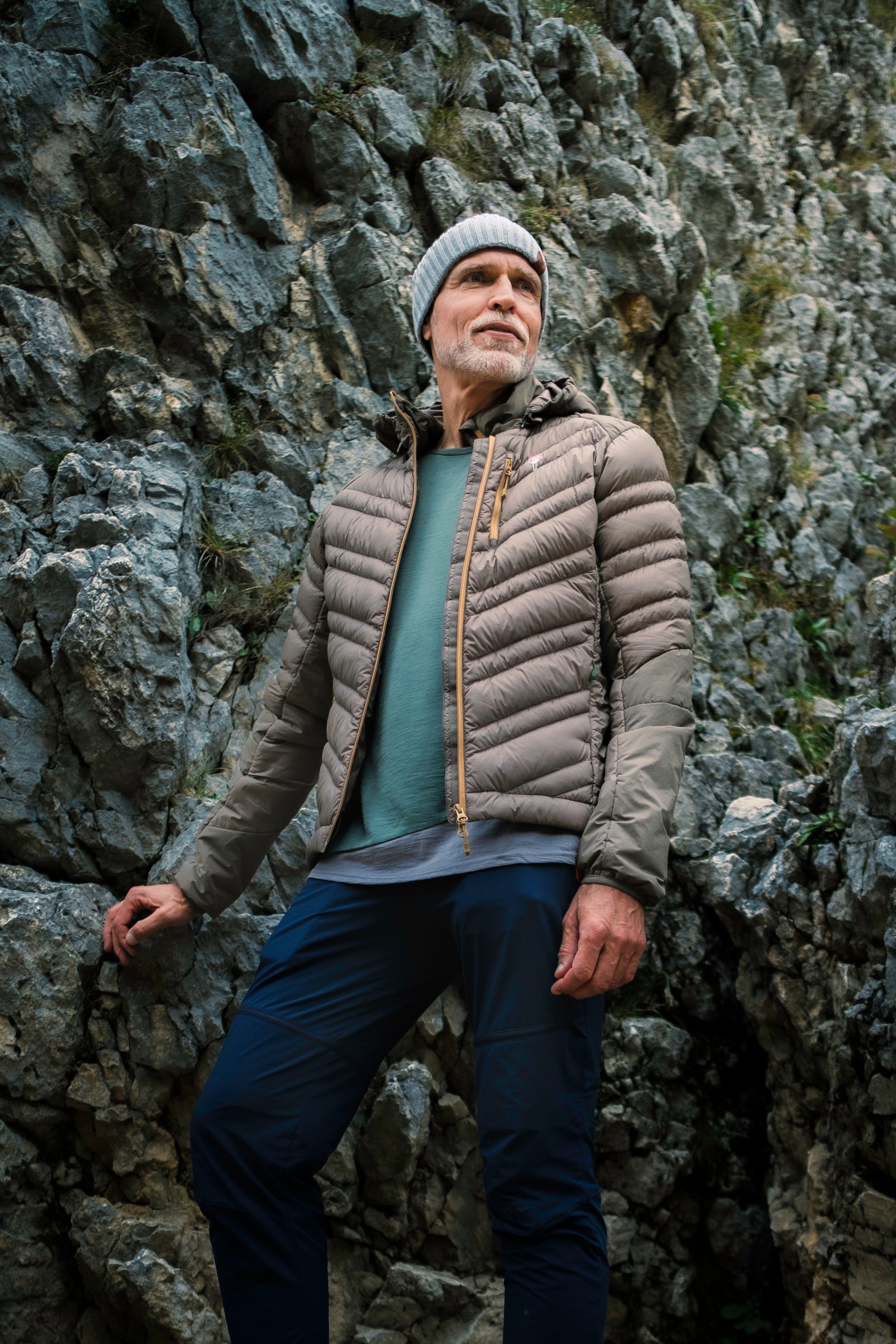 gr-ezi-bag-lightful-downwool-jacket-herren-pineapple image 6