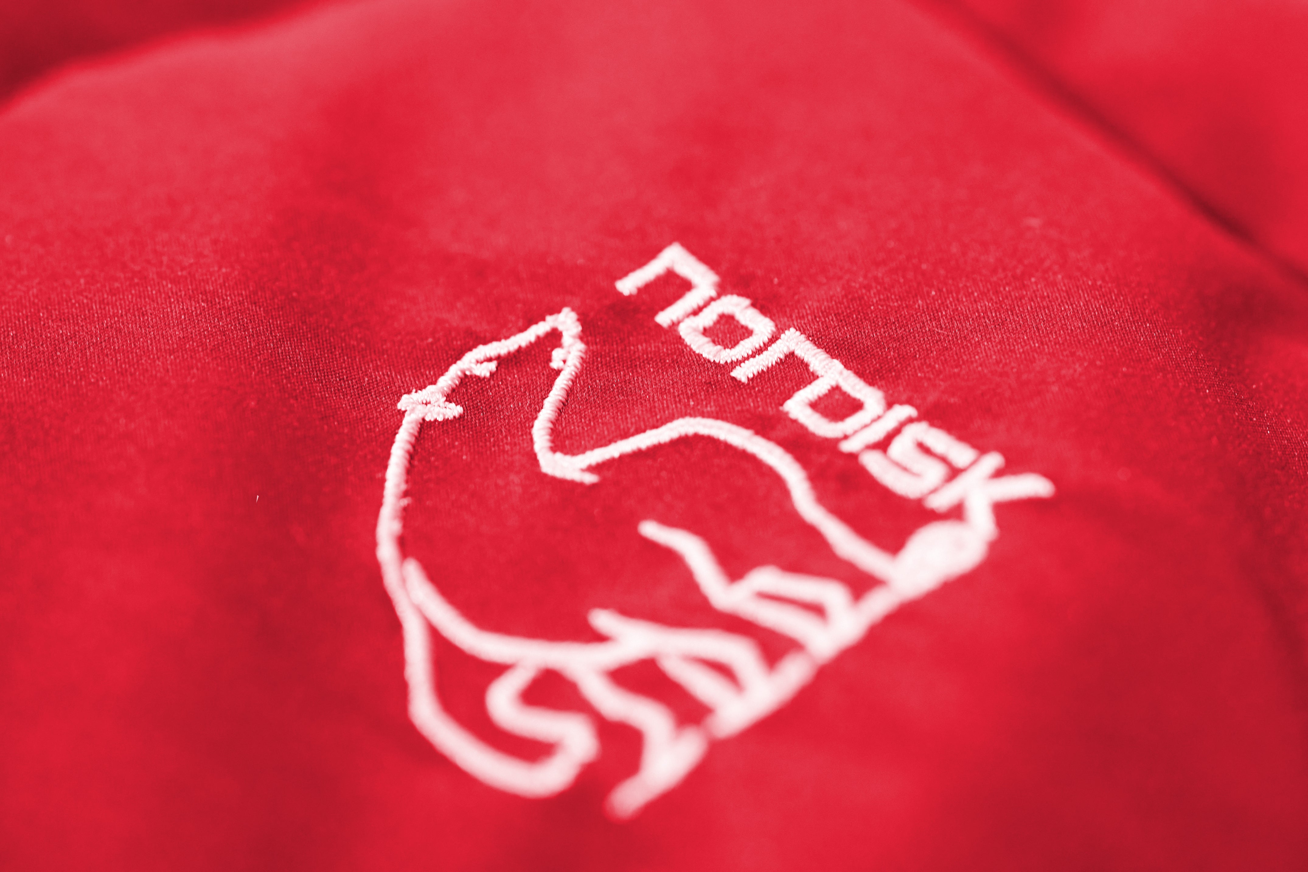 nordisk-125-years-caravan-unisex-daunenweste-samba-red image 5