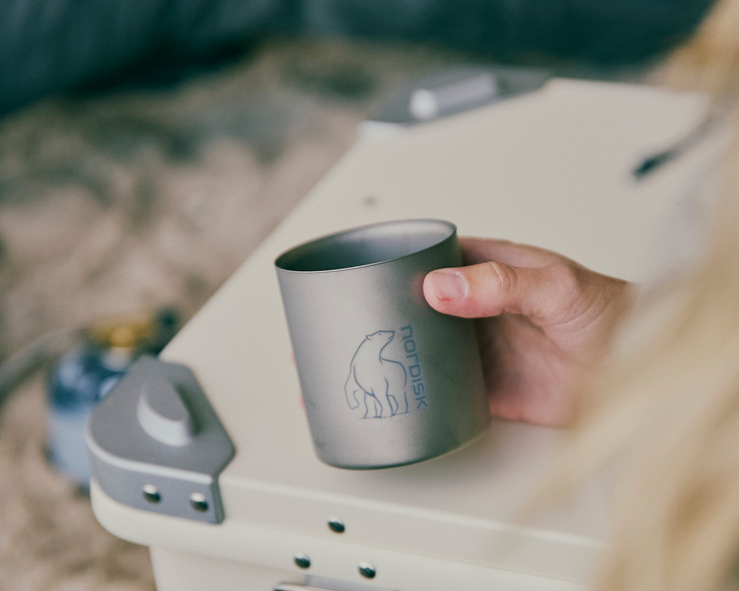 nordisk-titanium-mug-220-ml-doppelwand-thermobecher-matt-silber-ultraleicht image 2